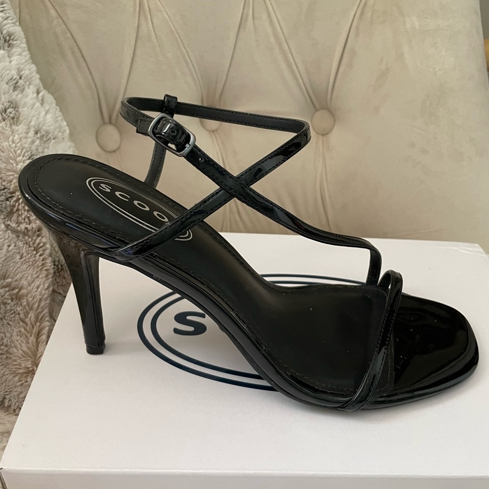 Sandals - Picture 2 of 5